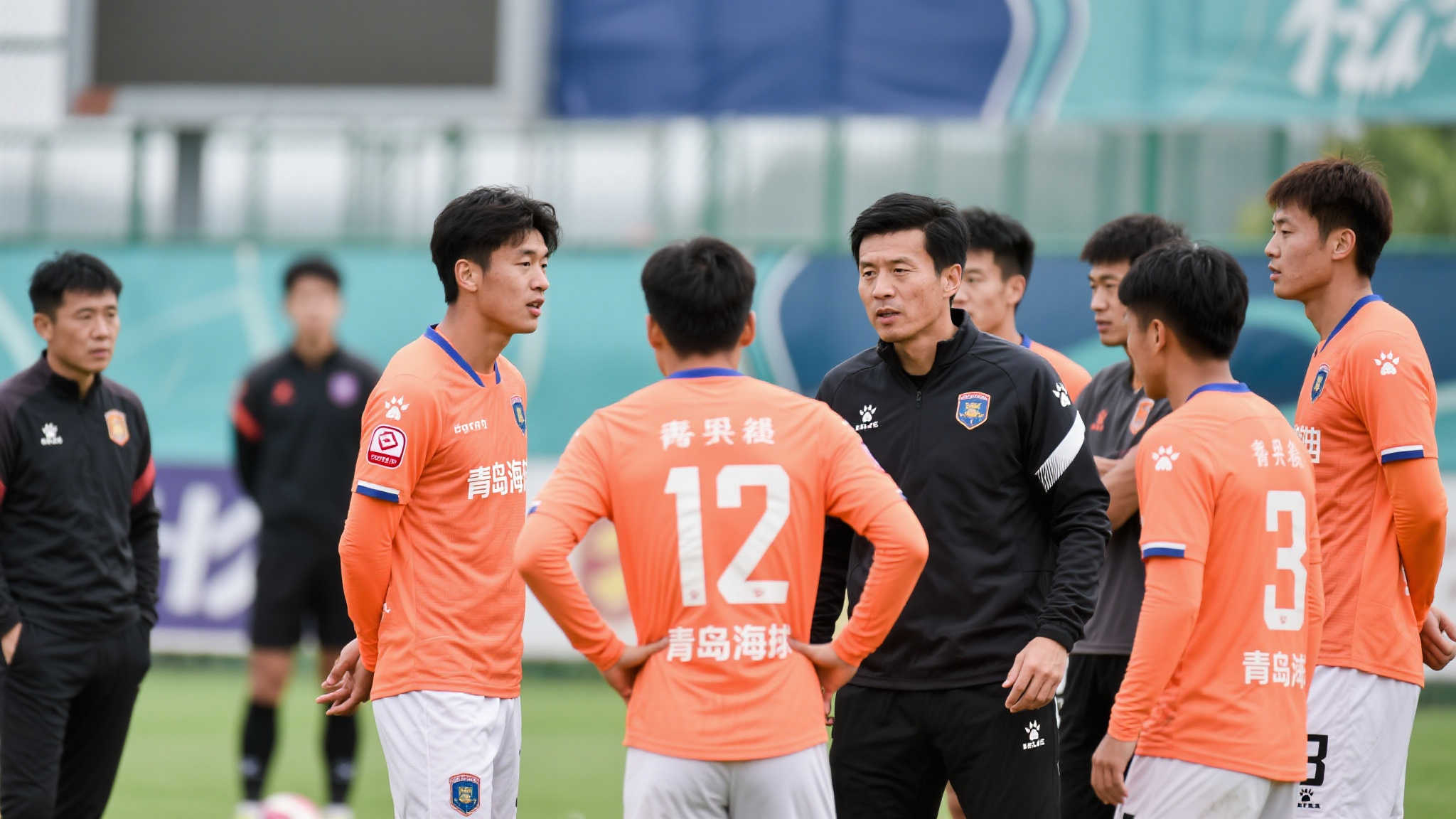 足球报:海牛近两轮联赛倚重现有阵容,新外援有望成惊喜奇兵 在当前赛季中,青岛海牛队的表现可谓起伏不定。面对接